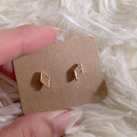 Jewelry - Gorgeous Studs